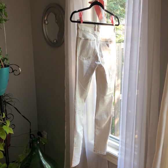 Light cream coloured high waisted Guess Jeans - Picture 4 of 6